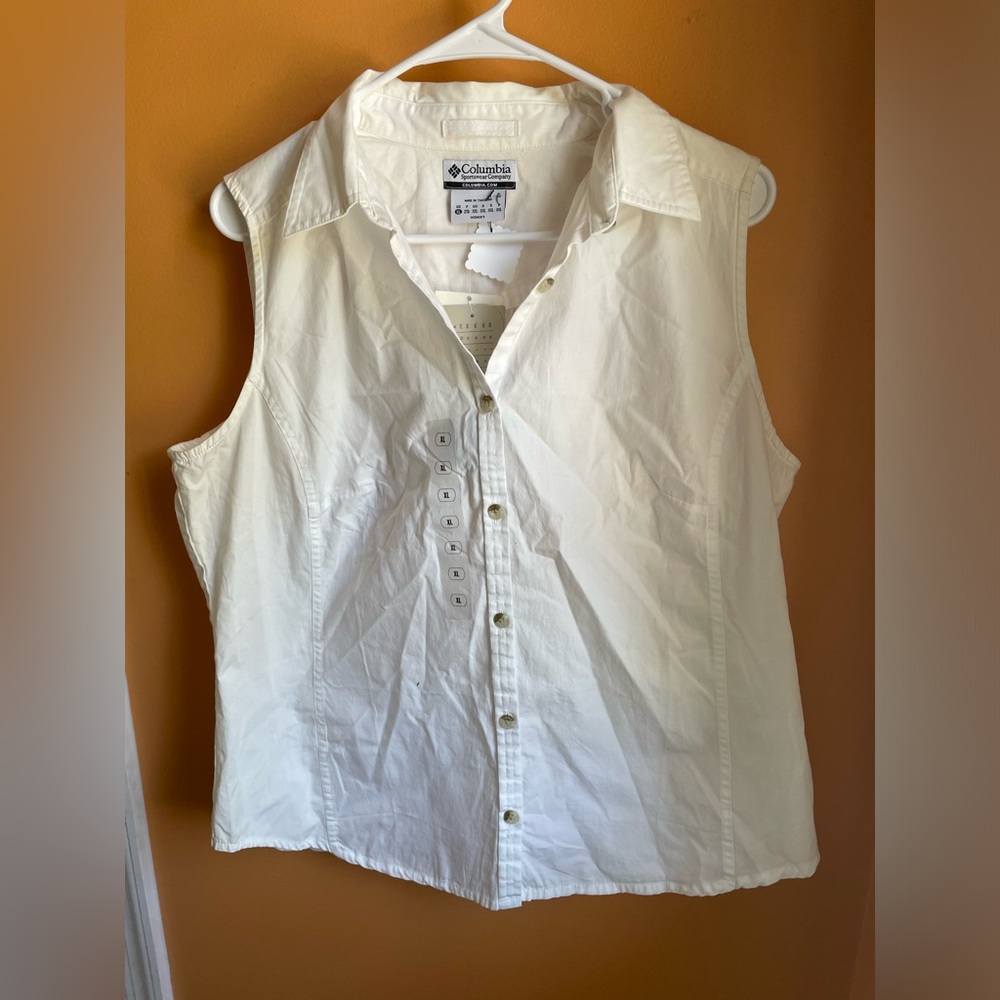 Women’s Columbia sleeveless shirt - NWT